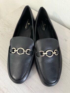 Bandalino Lehain Black Leather Slip-On Loafers with Gold-Link Detail 10.5M NEW